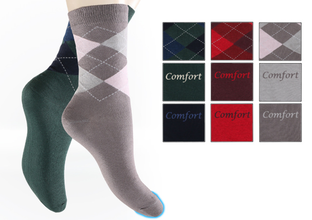 fashionable ladie`s socks in a 3-pairs-pack; 1 pair with classic rhombus and 2 unicolour socks mixed with comfort-lettering